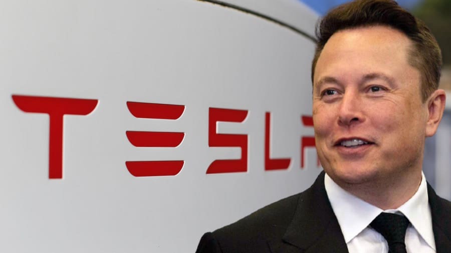 Immediately following a poll on Twitter in which he asked if he should sell 10% of his Tesla stock, CEO Elon Musk sold $5 billion (R75 Billion) worth of Tesla stock.