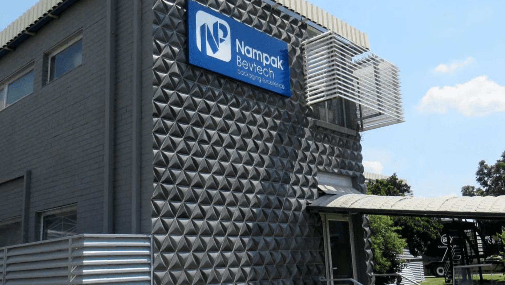 Nampak’s Financial Shake-Up Unveiled – Shareholder Shock as Earnings Take Unprecedented Dive in 2023